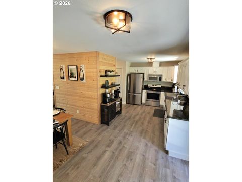 Tiny photo for 76705 Hazeldell Ct, Oakridge, OR 97463 (MLS # 285969722)