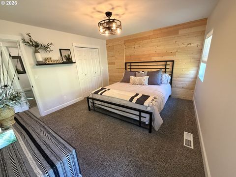 Tiny photo for 76705 Hazeldell Ct, Oakridge, OR 97463 (MLS # 285969722)