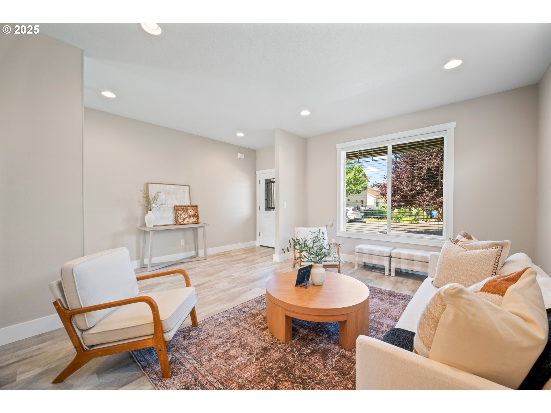 1305 NE 4TH AVE