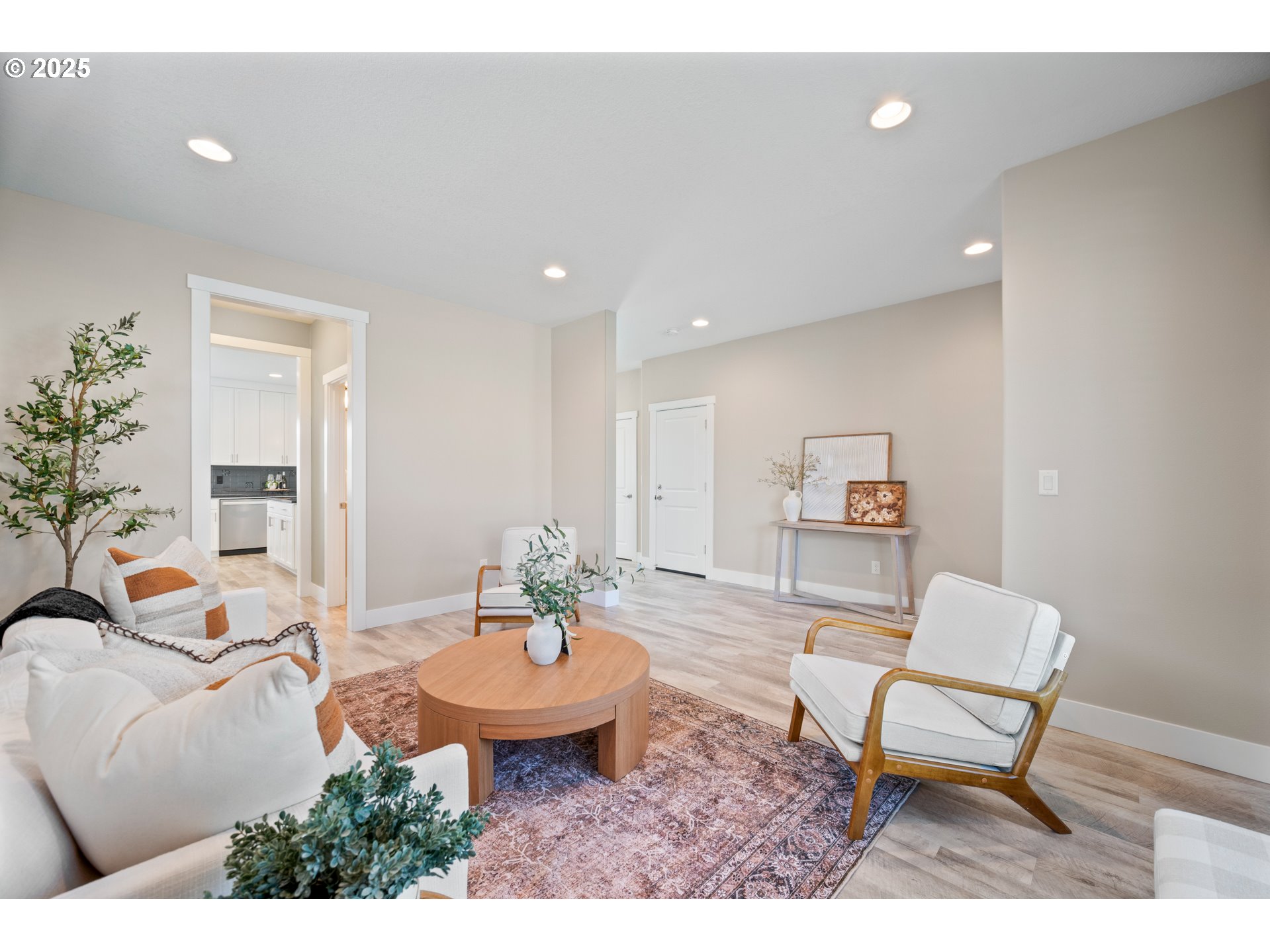 1305 NE 4TH AVE