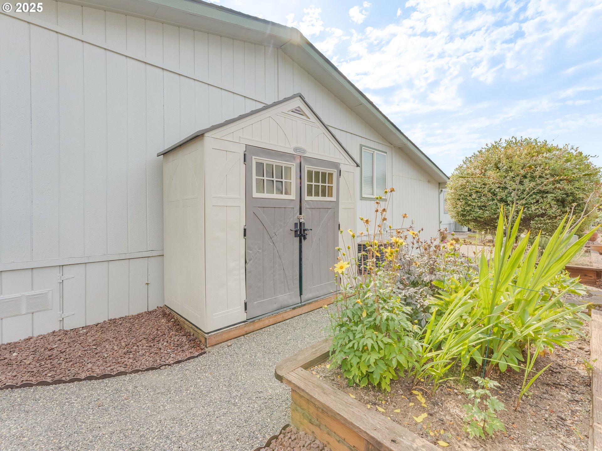 Woodland, Washington 98674, United States, 2 Bedrooms Bedrooms, ,2 BathroomsBathrooms,Residential,Active,200158