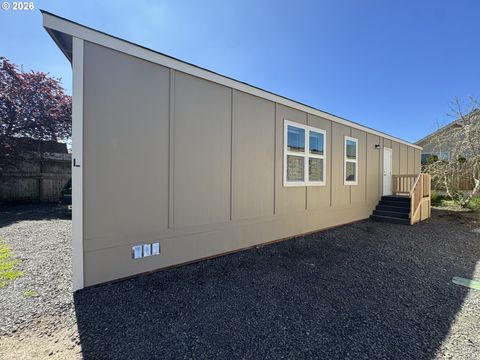 1085 W 1ST AVE L Junction City OR 97448