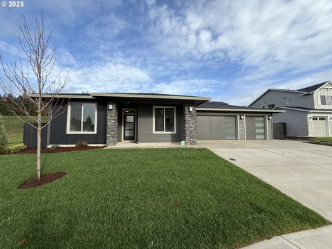 409 W 19TH ST La Center WA 98629