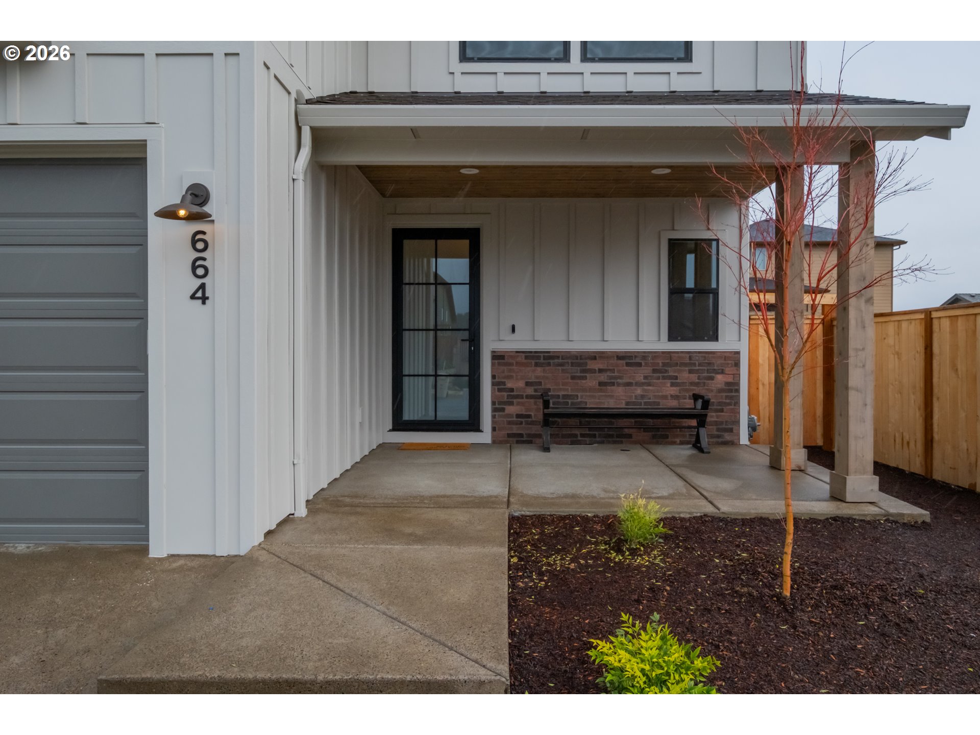 664 NW Crater Lake DR