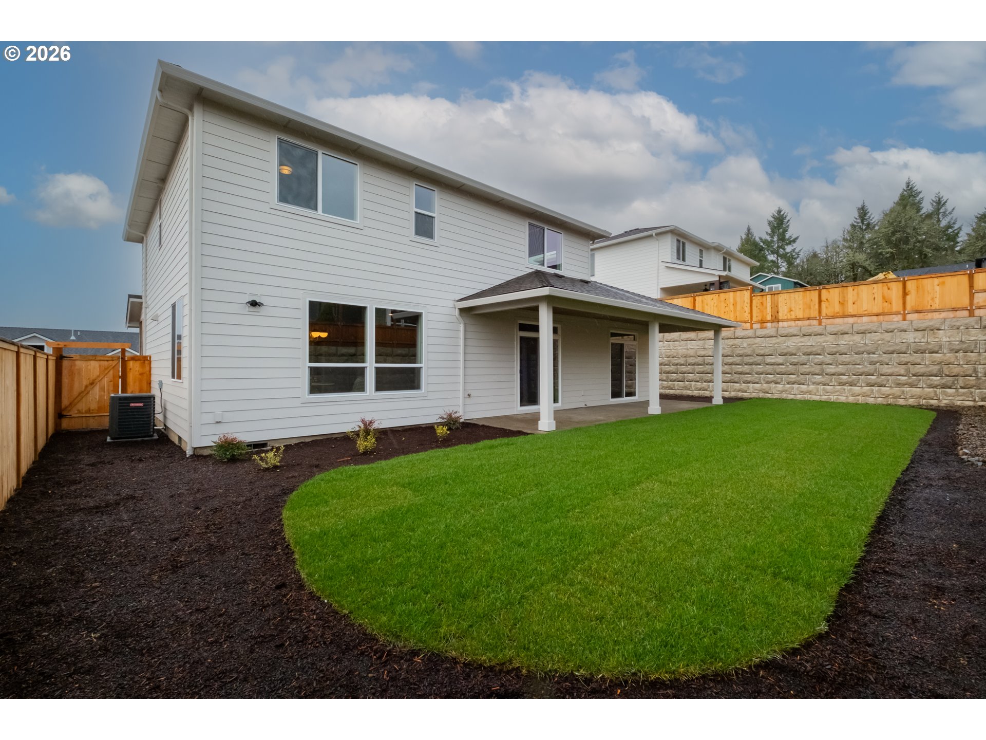 664 NW Crater Lake DR