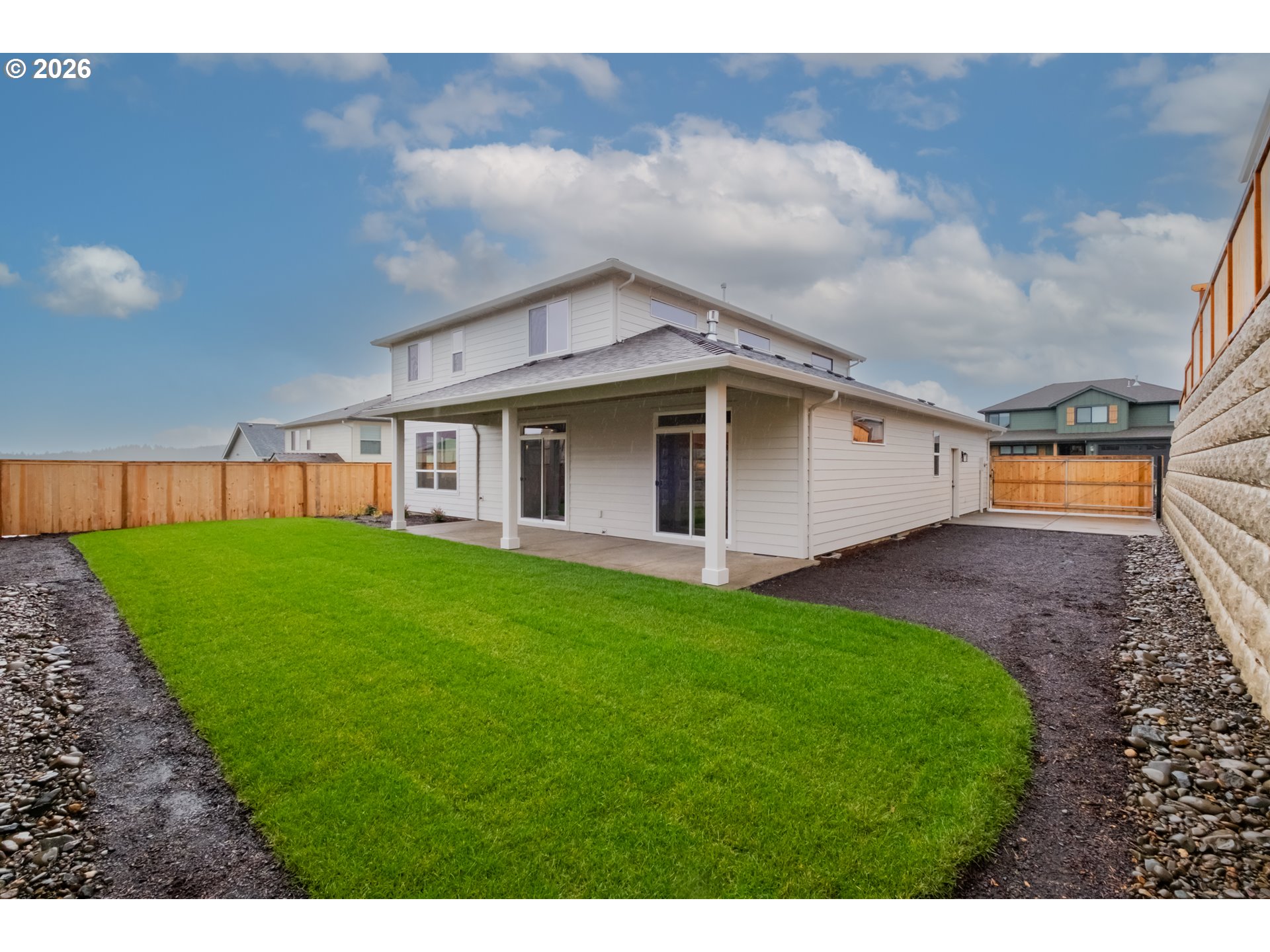 664 NW Crater Lake DR