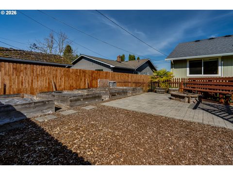 Tiny photo for 549 Gilfry Ave, Creswell, OR 97426 (MLS # 455550296)