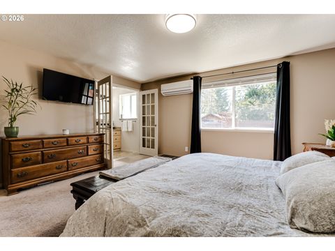 Tiny photo for 549 Gilfry Ave, Creswell, OR 97426 (MLS # 455550296)