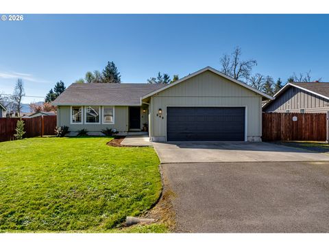 Photo of 549 Gilfry Ave, Creswell, OR 97426 (MLS # 455550296)