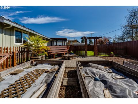 Tiny photo for 549 Gilfry Ave, Creswell, OR 97426 (MLS # 455550296)