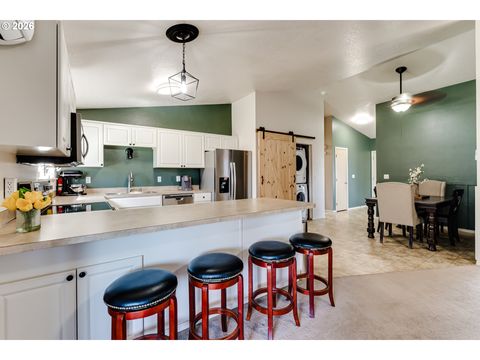 Tiny photo for 549 Gilfry Ave, Creswell, OR 97426 (MLS # 455550296)