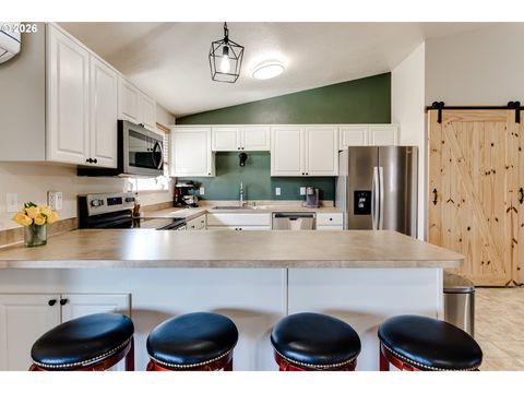 Tiny photo for 549 Gilfry Ave, Creswell, OR 97426 (MLS # 455550296)