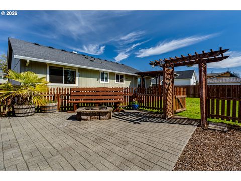 Tiny photo for 549 Gilfry Ave, Creswell, OR 97426 (MLS # 455550296)