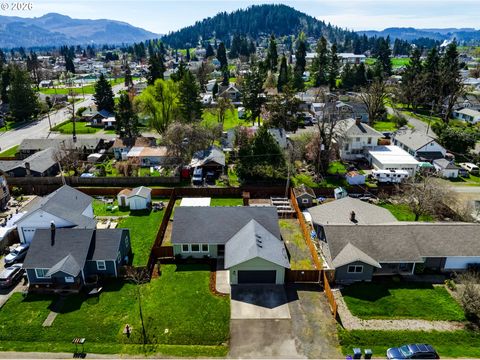 Tiny photo for 549 Gilfry Ave, Creswell, OR 97426 (MLS # 455550296)