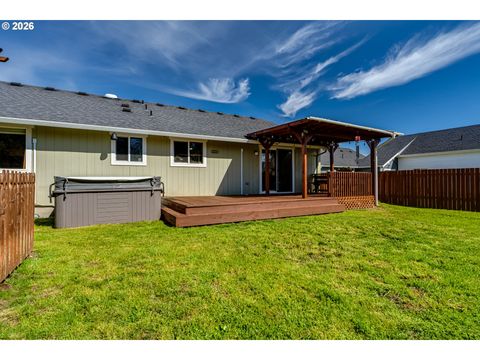 Tiny photo for 549 Gilfry Ave, Creswell, OR 97426 (MLS # 455550296)