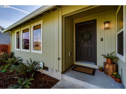 Tiny photo for 549 Gilfry Ave, Creswell, OR 97426 (MLS # 455550296)