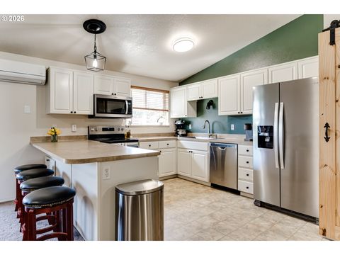 Tiny photo for 549 Gilfry Ave, Creswell, OR 97426 (MLS # 455550296)