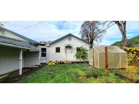 A home in Oakridge