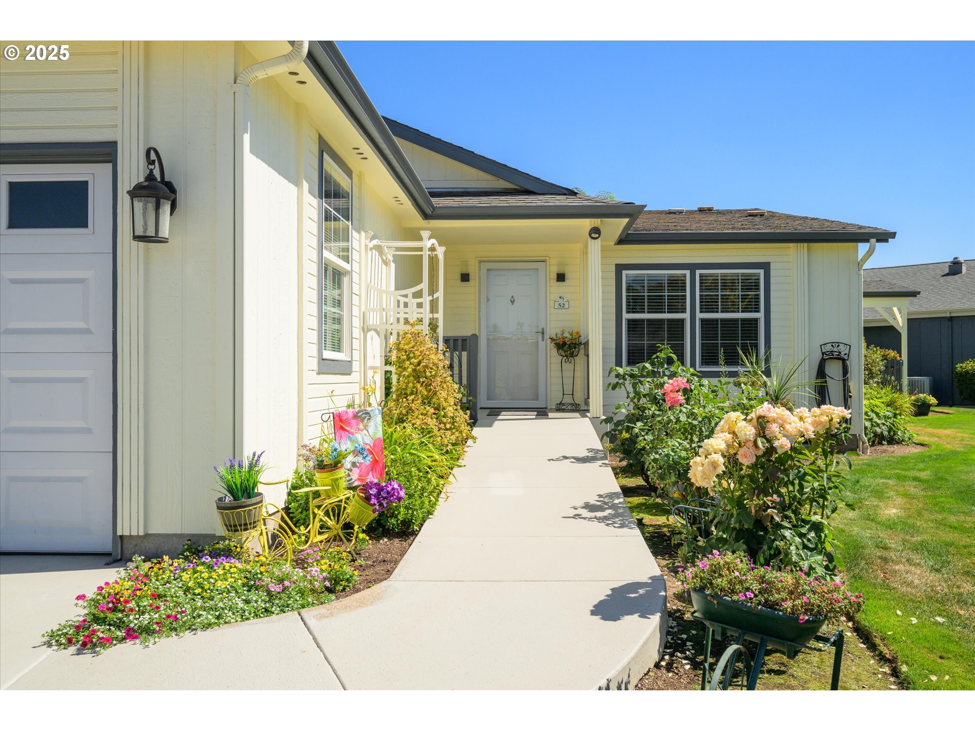 4055 ROYAL AVE 52