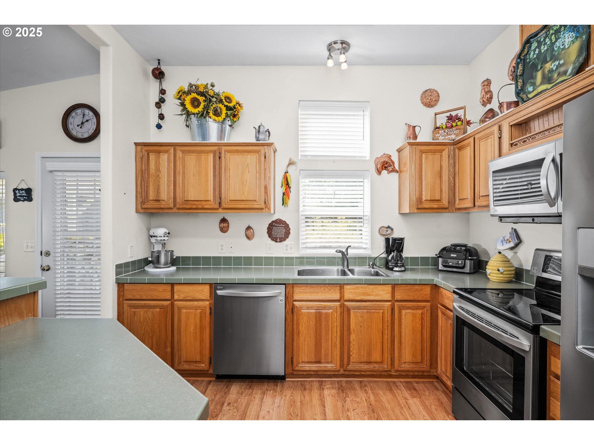 4055 ROYAL AVE 52