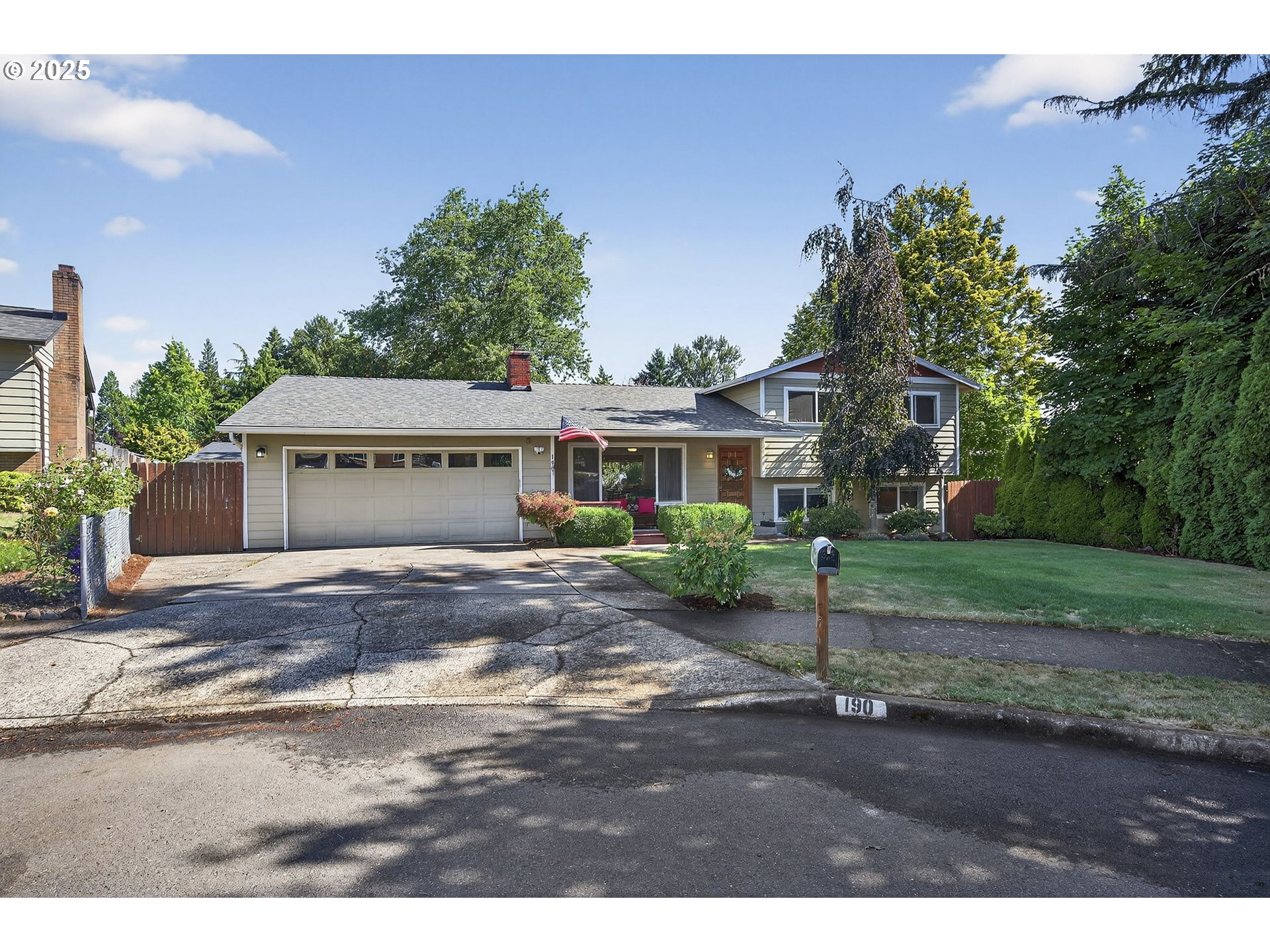 190 SE HACIENDA CT