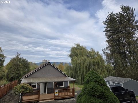 A home in Clatskanie