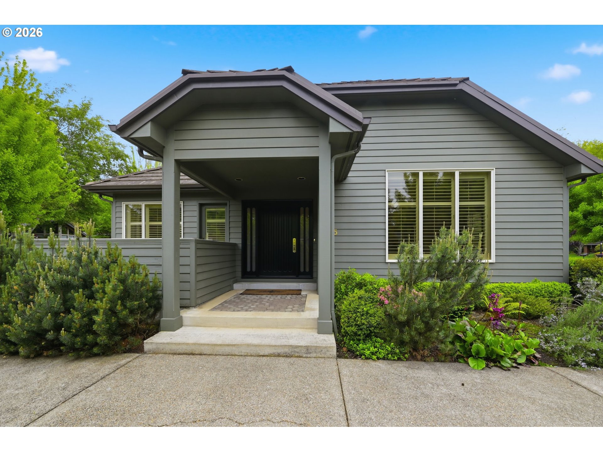 835 FAIRWAY VIEW DR