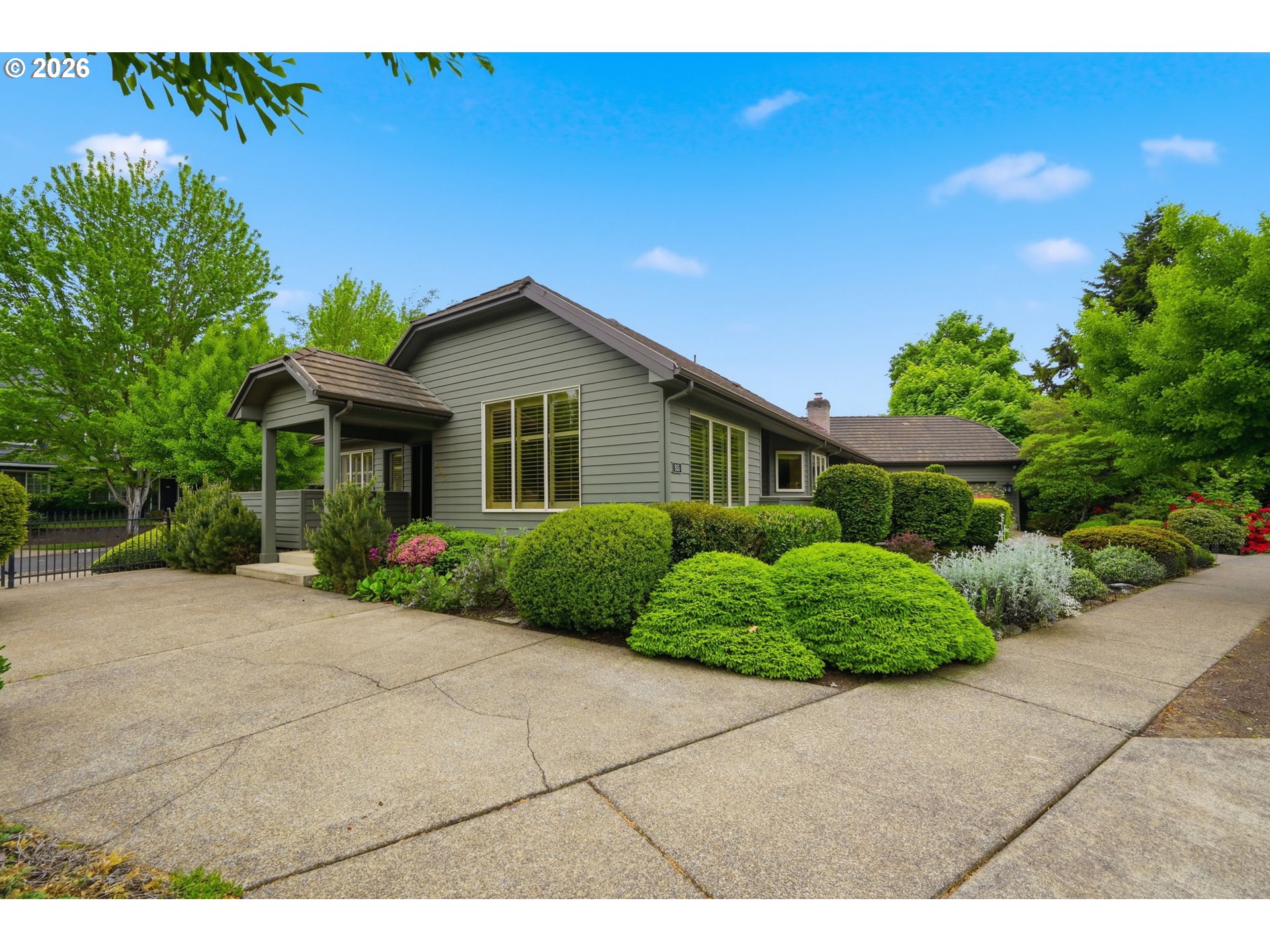 835 FAIRWAY VIEW DR