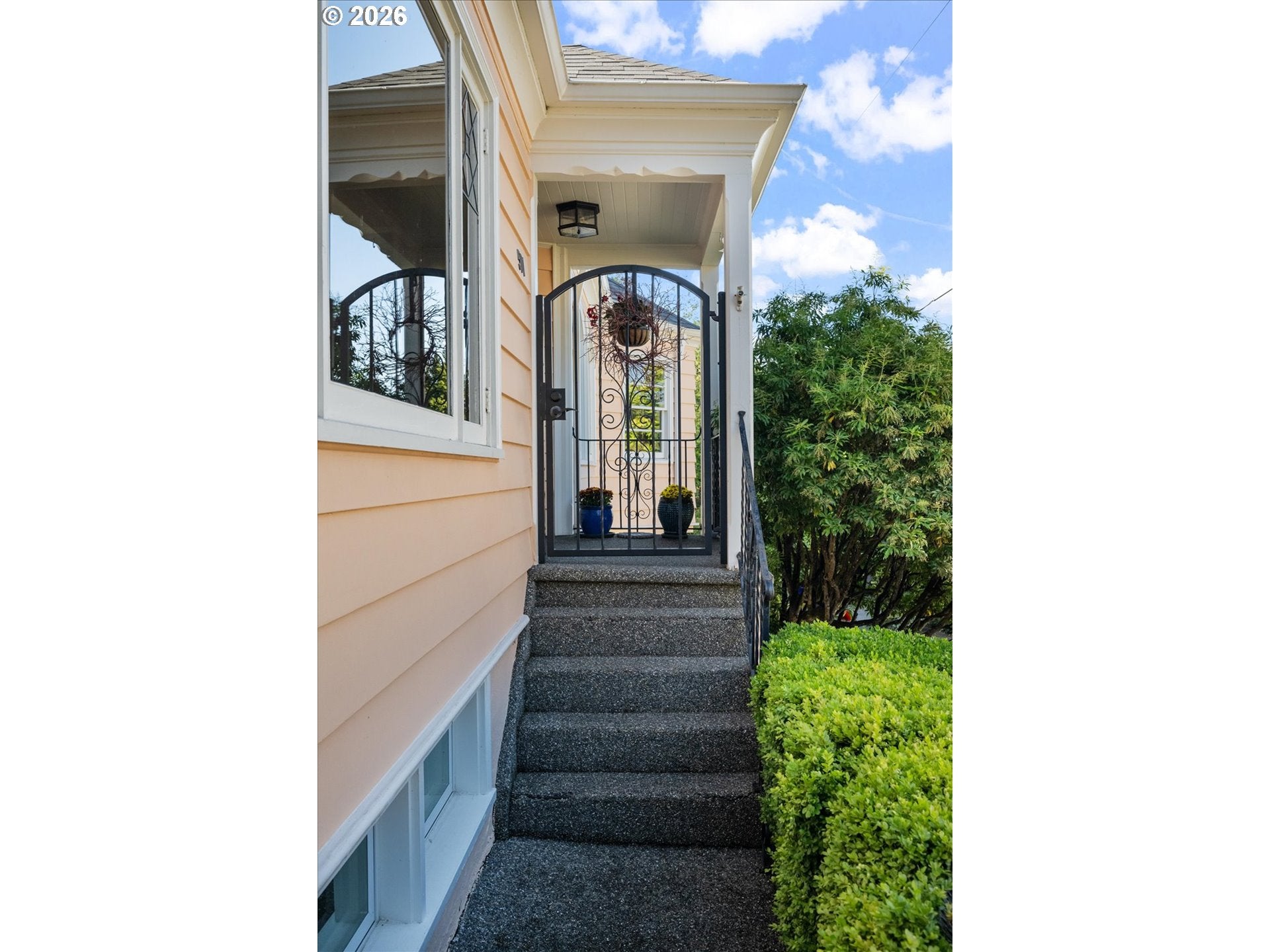 571 NW ALPINE TER
