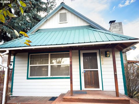 A home in Baker City