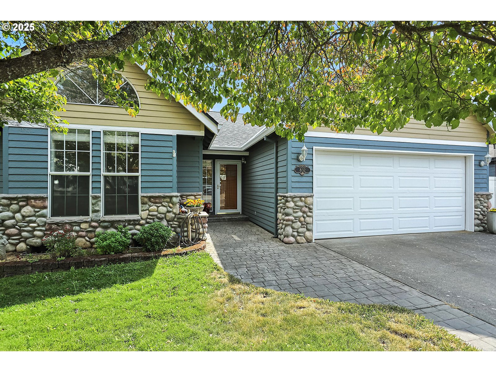 832 ADAMS LOOP