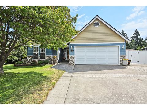 832 ADAMS LOOP Hood River OR 97031