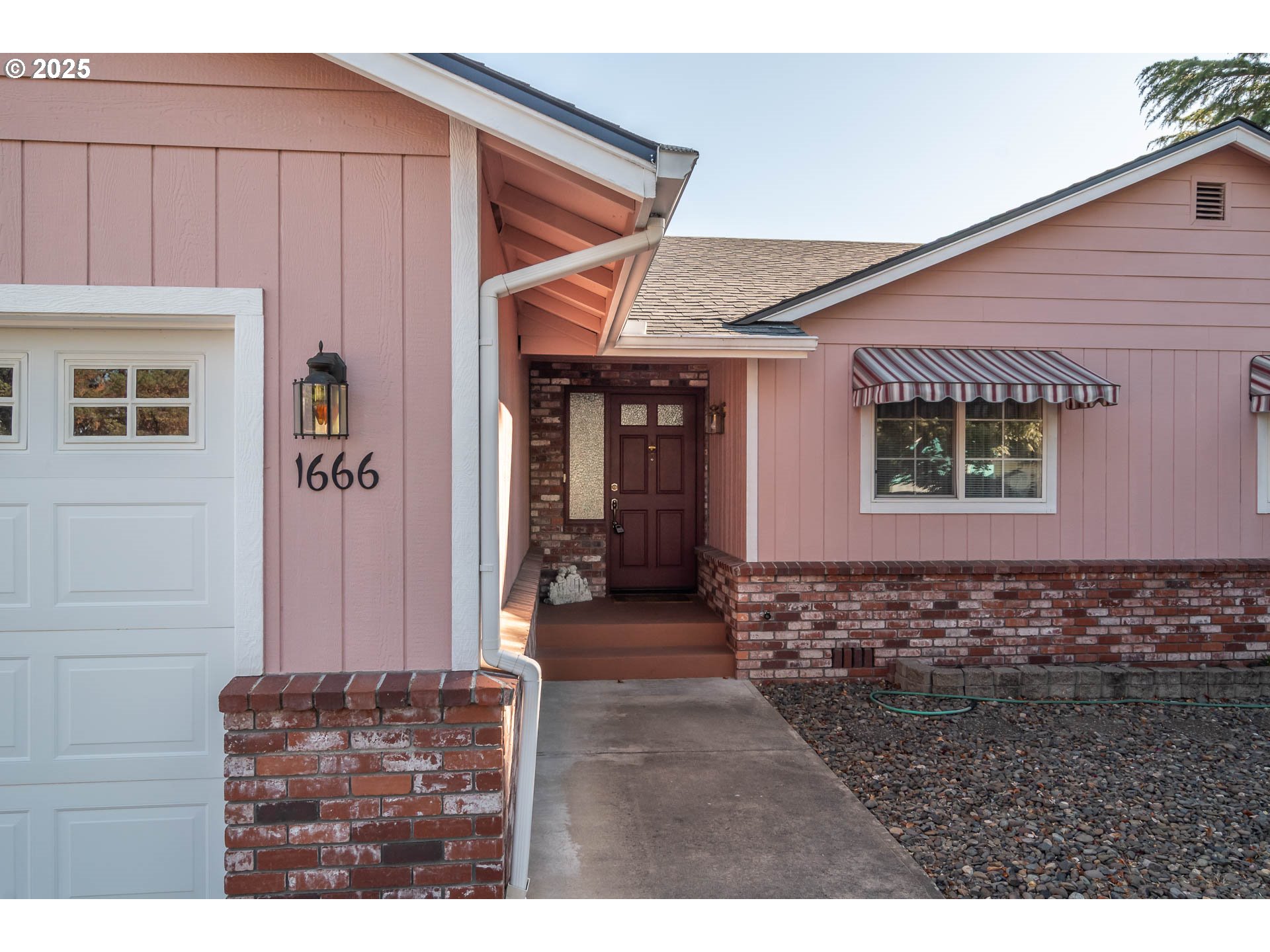 1666 NW JENNIFER CT