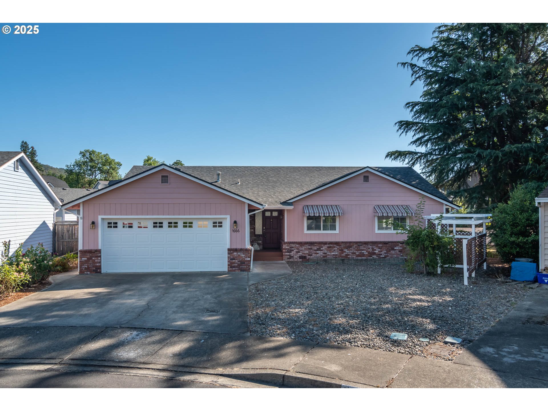 1666 NW JENNIFER CT