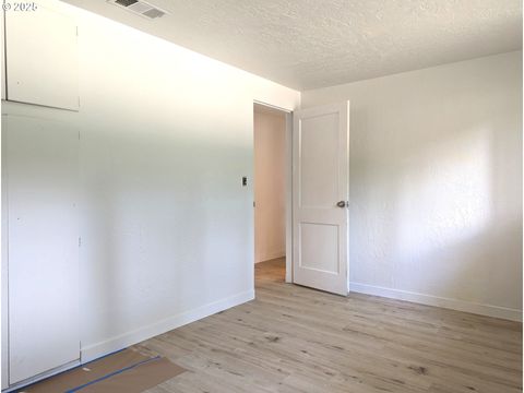 Tiny photo for 48294 Hills St, Oakridge, OR 97463 (MLS # 427873337)