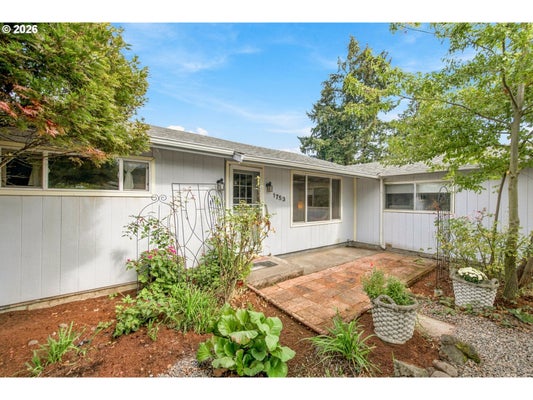 1753 ELKAY DR, EUGENE, OR 97404 - Image 94476f32b67c7eea9c1b9f41e0161663/1506215924