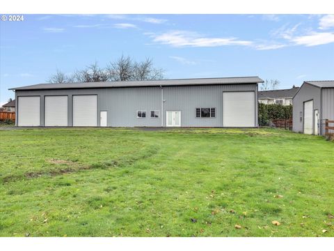 A home in Newberg