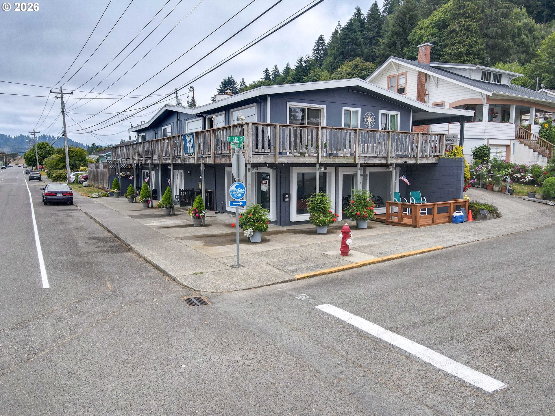 582 WINCHESTER AVE
