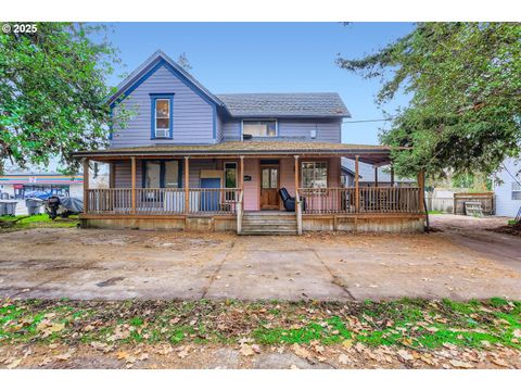 Photo of 845 SW Blaine St, McMinnville, OR 97128 (MLS # 708049689)