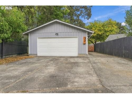 230 MAYFAIR DR