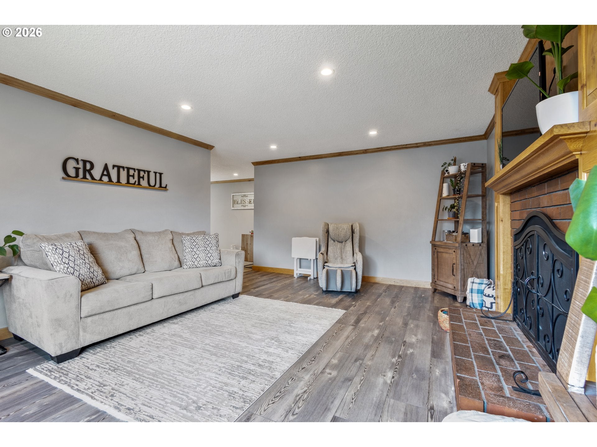 1604 LIMPUS LN