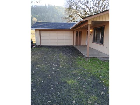 A home in Roseburg