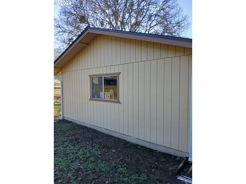 A home in Roseburg