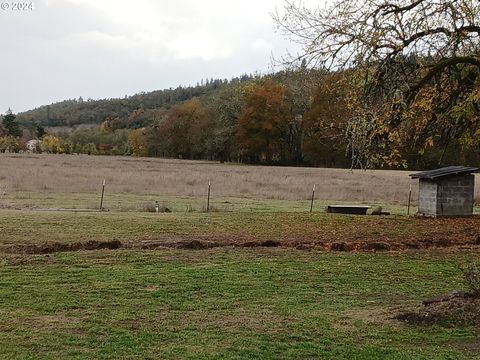 A home in Roseburg