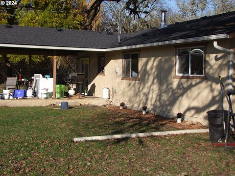 A home in Roseburg