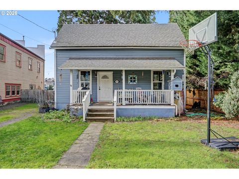 213 MILL ST Silverton OR 97381