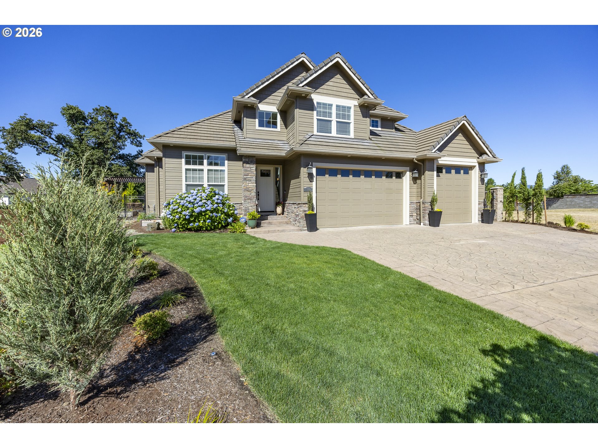 325 IRONWOOD LOOP