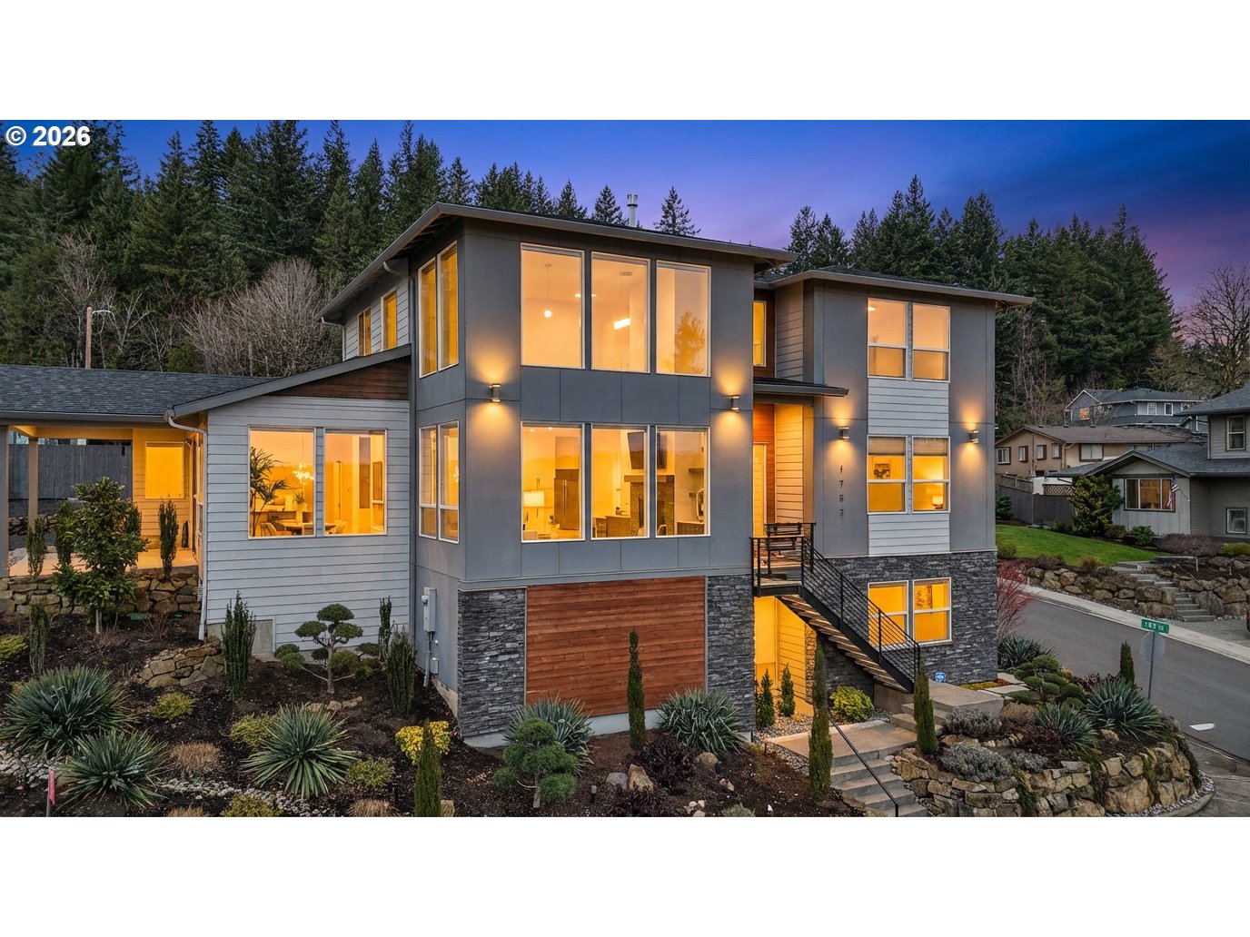 1757 N COLUMBIA RIDGE WAY