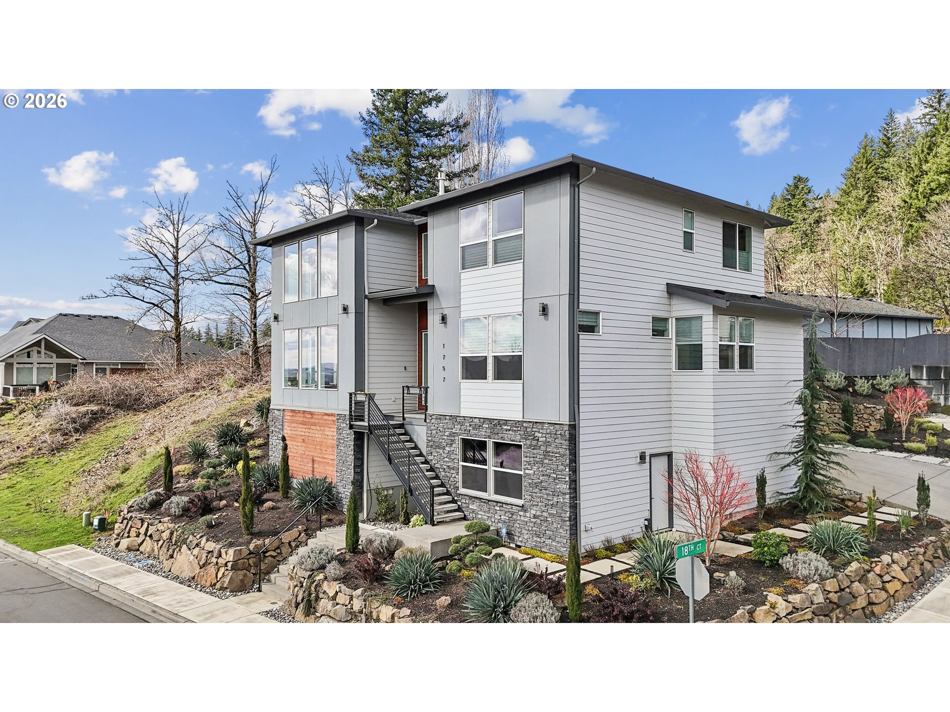 1757 N COLUMBIA RIDGE WAY