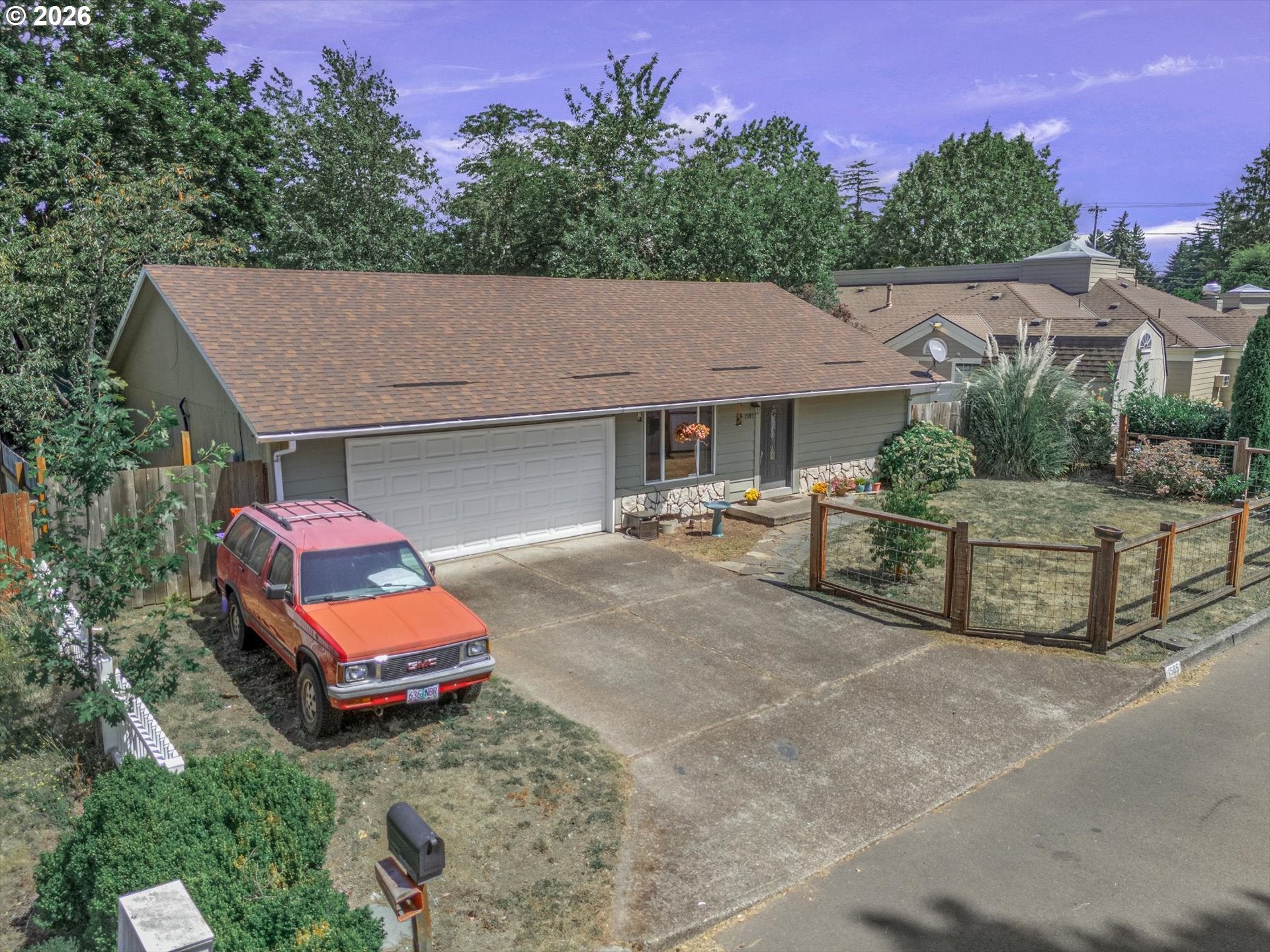 1585 NE 18TH ST